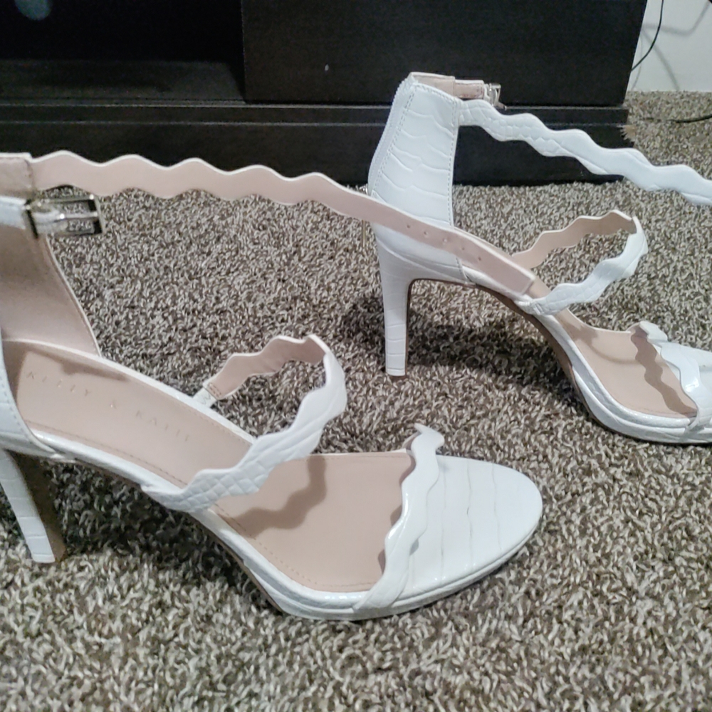 Kelly & Katie White Heels with Twisted Design and Ankle Strap